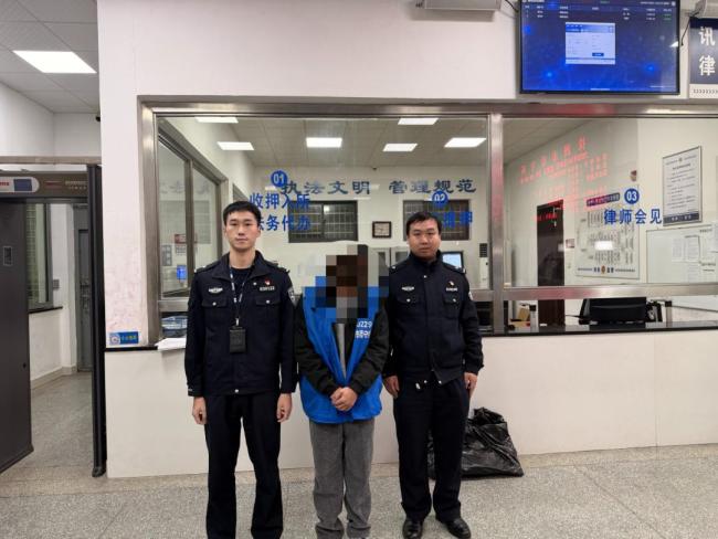 小偷销赃27克金饰遇上鬼秤被吞11克 遥控篡改克数黑心店主“吞”黄金