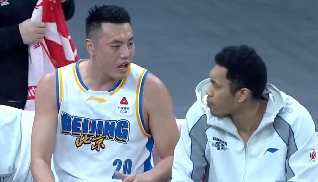 你可是北京顶薪球员！范子铭4中0得0分3犯 多次在场隐身遭球迷热议 表现低迷引争议