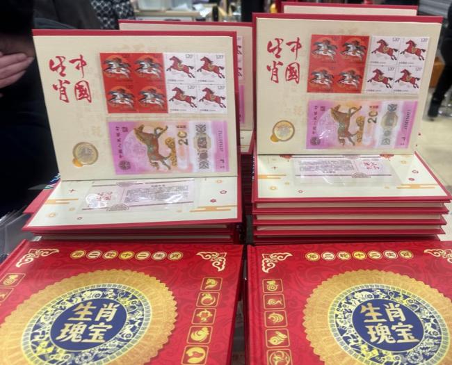 马钞“上线秒空”！二手市场溢价超80%