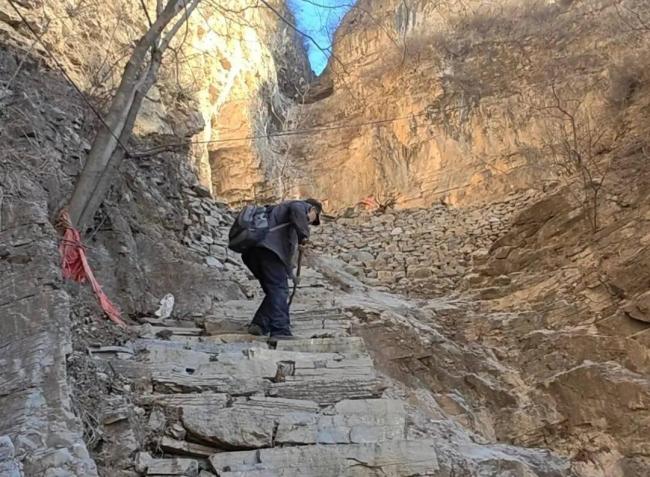 81岁“愚公”11年私费造出万步天梯 传承北岳文化