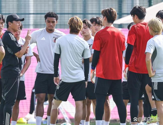 日本队罕见放下骄傲,称要当中国男足“挑战者”,30年来首次服软 姿态极低引发关注