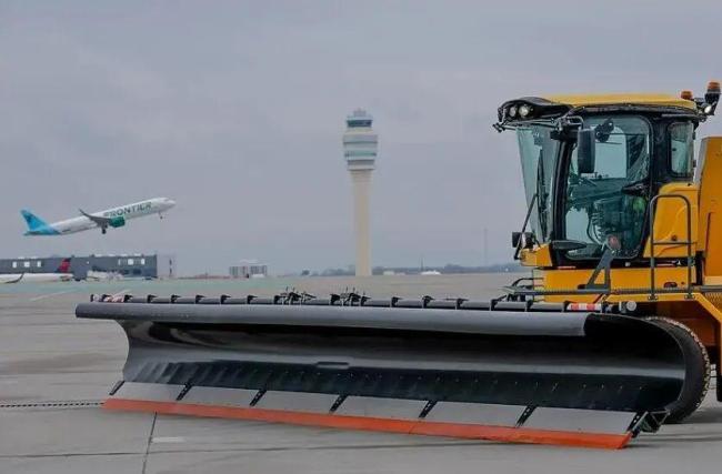 近3000架次航班被取消在美华人发声 风暴影响持续扩大