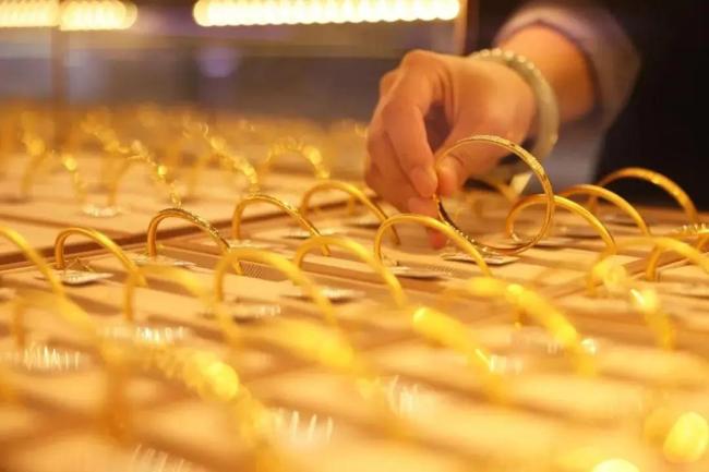 金饰克价涨至1548元 金价创新高