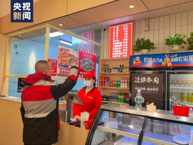 主顾在爱心面馆吃1碗存5碗 护理流转的善意