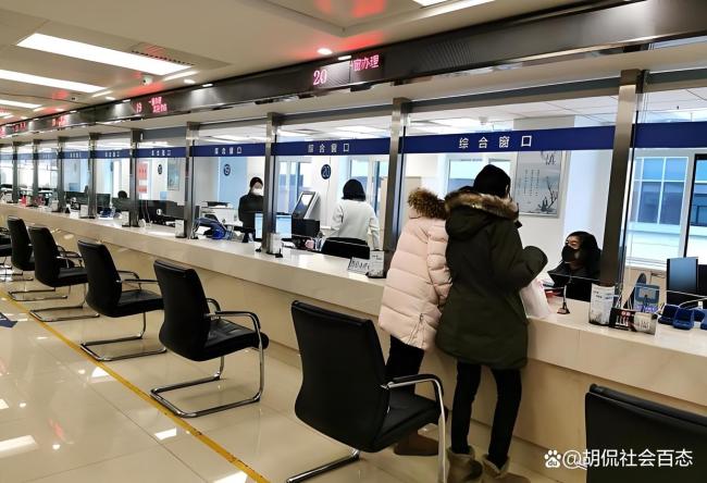 银行经理向多人借2000多万后跑路 信任危机引发热议