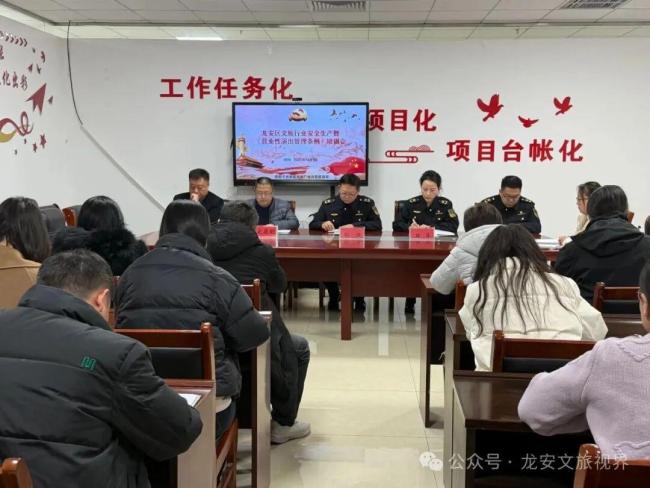 听劝不让演员冒雪跳水?景区回应 安全与文化拉锯战