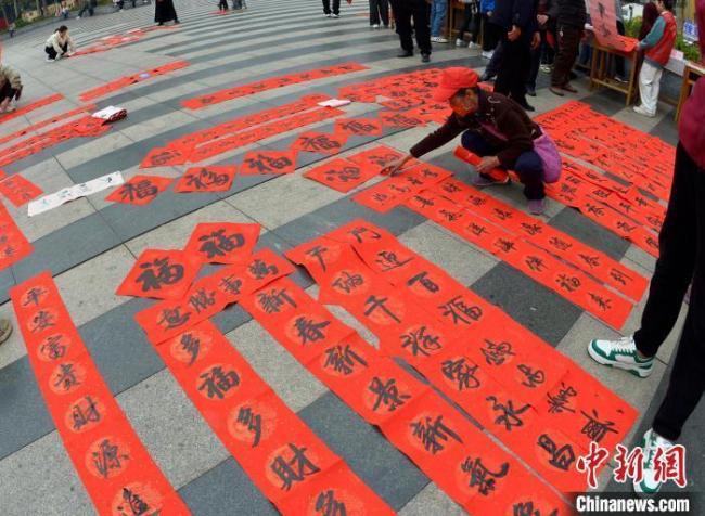 过年春联怎么贴 传统习俗迎新年