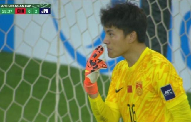 心理战失效！李昊向日本球员喊话“看我眼睛” 对方不听+稳稳罚进