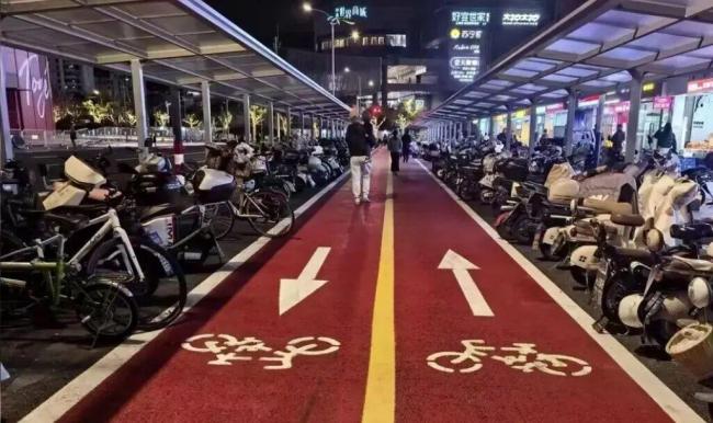 影响市容、占用通行空间,地铁站附近非机动车乱停放有何解?: 整治措施已出台