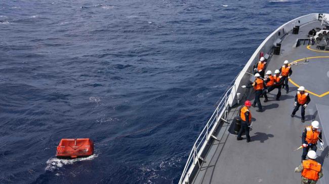 海军救援外籍货轮画面公开 持续搜救2天半