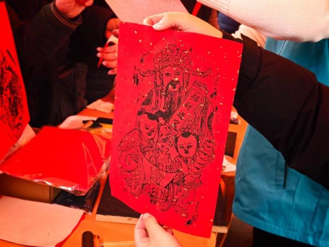 杭州吴山脚下以民俗传递城市温度 腊八粥香暖人心