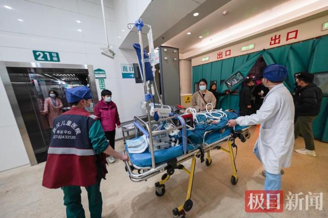 女童心脏濒临崩溃 ECMO团队紧急救援 生死时速挽救生命