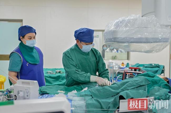 女童心脏濒临崩溃 ECMO团队紧急救援 生死时速挽救生命