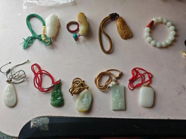 上海男子去世保姆转走50万 离世当日即下手