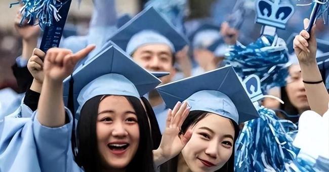 中国赴美留学人数下降 托福等或遭出售 签证政策与安全问题成主因