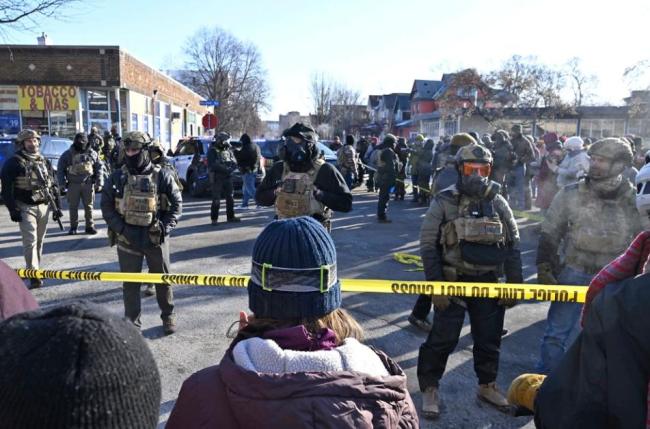 奥巴马克林顿同日发声 谴责移民执法枪击事件