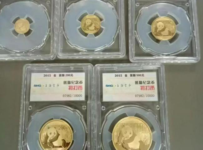 一阿姨房内纯金纪念币失窃 私配钥匙贼落网