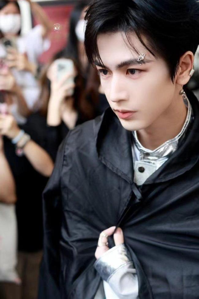 张凌赫仿妆，普通女生的气质方向竟然能被重构？