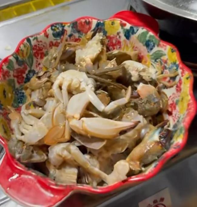 北京密斯特出2800公里到无东说念主岛上班 海鲜管够的伟人日子