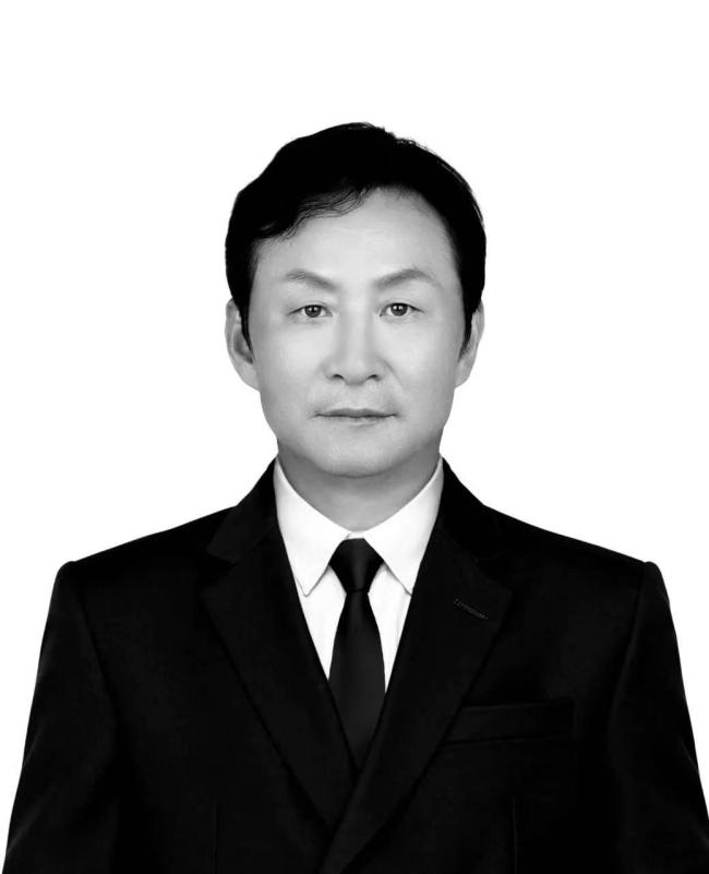 阿谁创办欣喜大本营的东谈主走了