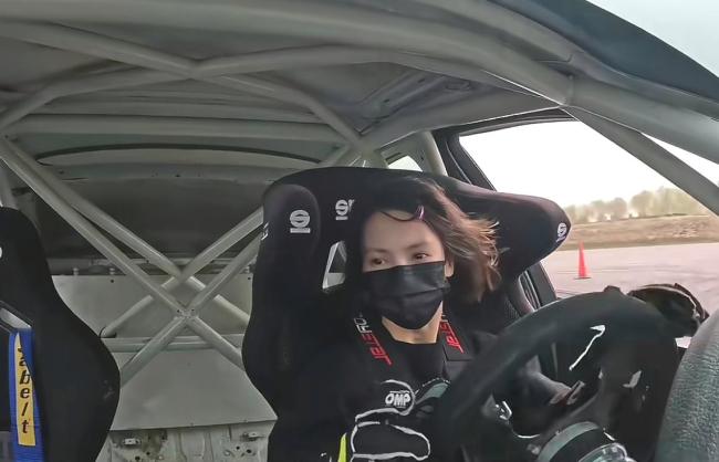 金晨 助理顶包 肇事逃遁疑团待解