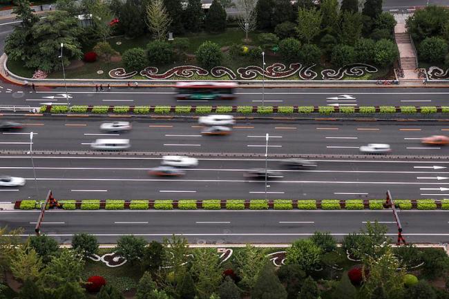 北京拉链式通行提升通行效率 规范合流点交通秩序