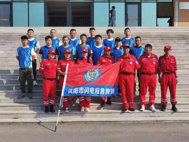 辽宁救人牺牲大学生女友发声 他想成为帮助更多人的人