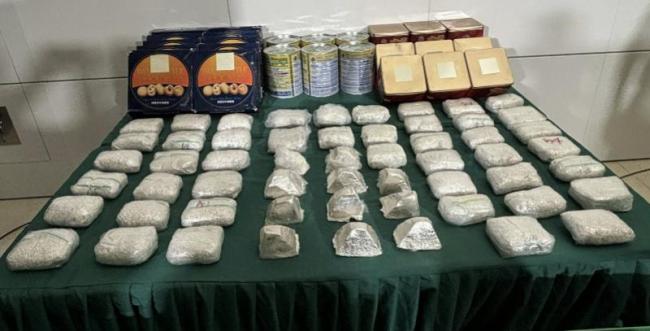 两男人私运白银至内地被截获