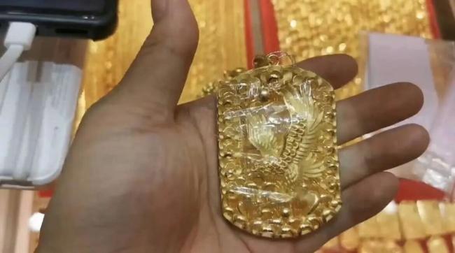 爬山丢80克金牌须眉寻找无果返程