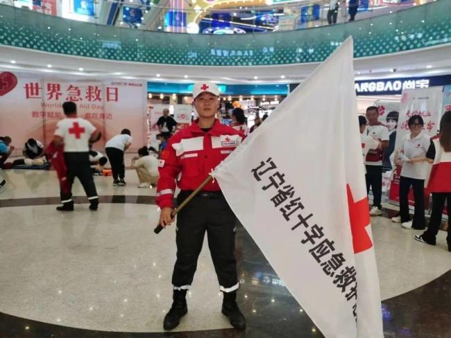 辽宁救人牺牲大学生女友发声 他想成为帮助更多人的人