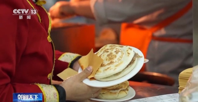 西安城墙下 早市烟火气催生“出入口经济”