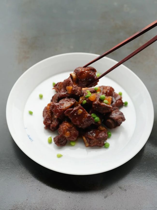 英国首相一行吃光牛肝菌焖饭 云南菜再出圈