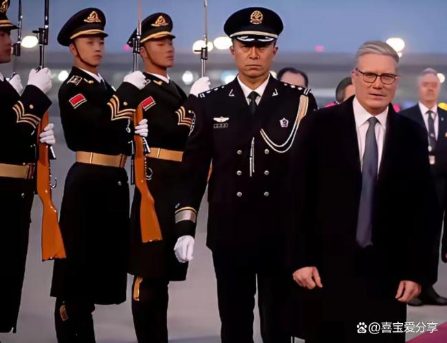 英国首相镜头里的中国军人