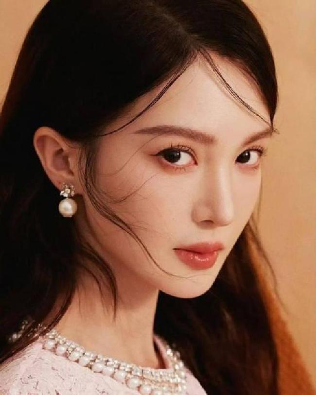 金晨换头像 引发舆论风波