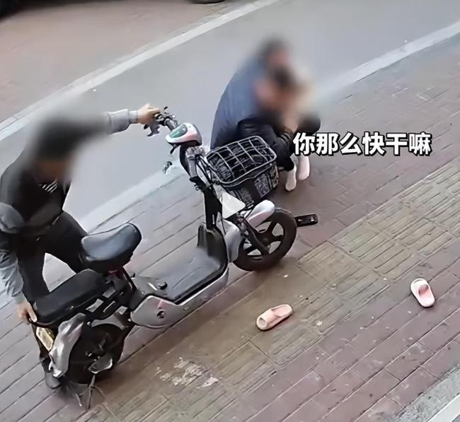 男子看娃时打电话致女儿被撞伤