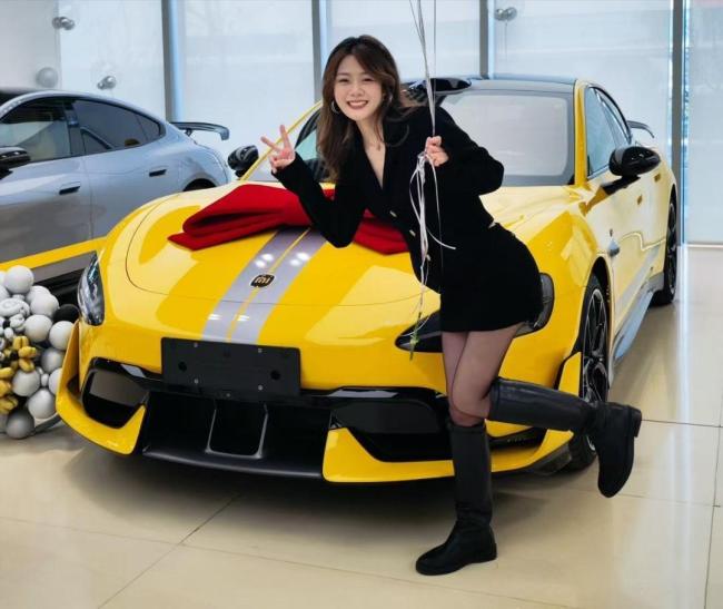 小米SU7 Ultra月销量跌至45辆：销量暴跌引发关注