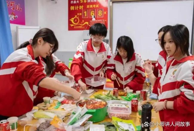 老师回应晚自习带全班涮火锅质疑 暖心还是失度?