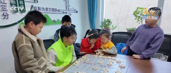 精细暖心实招“托”起“一老一小”