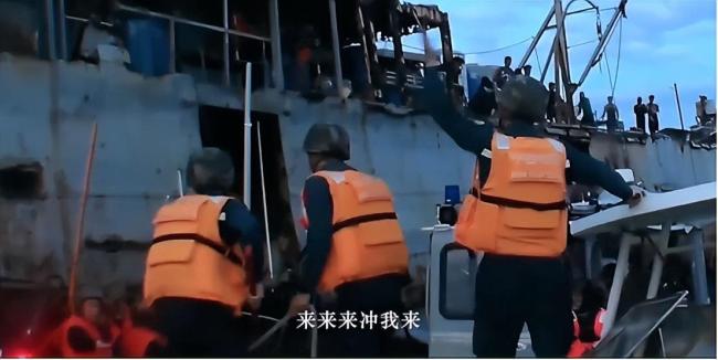 首次披露中国海警钓鱼岛执法画面 展现巡航常态