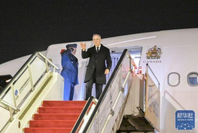 只许特朗普纵火,不许斯塔默点灯? 大国胸宇与谄媚共赢