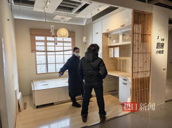 中国最北宜家将闭店 主顾抢购“捡漏”