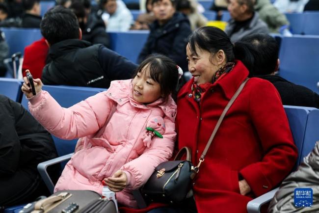 出发！下一站是团圆 温暖迁徙归家路