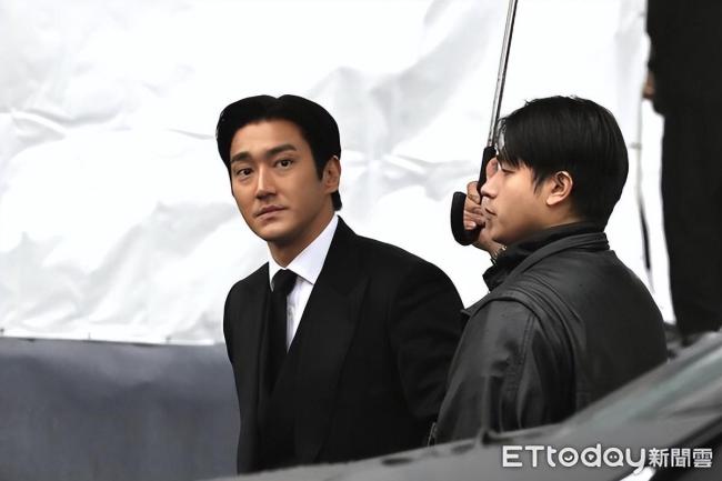 崔始源现身大S雕像揭幕仪式 意外揭开深厚私交