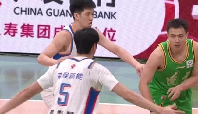 辽三疯导大胜：赵继伟两双率队狂轰15三分 莫兰德14+22+9全能：全队六人上双止颓势