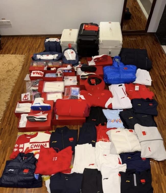 苏翊鸣晒冬奥会全家福及国家队装备 生日决战米兰冬奥