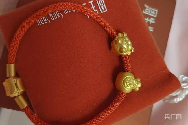 周生生回应挂坠不同点位金含量差35% 品牌愿退货并陪同检测