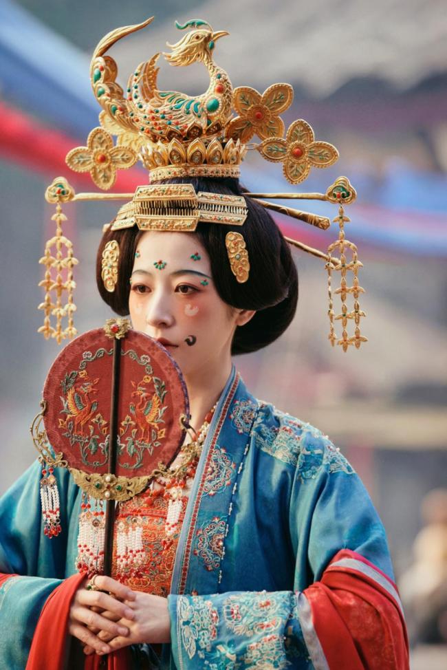 凤冠之下：吴越国诸王的夫人们