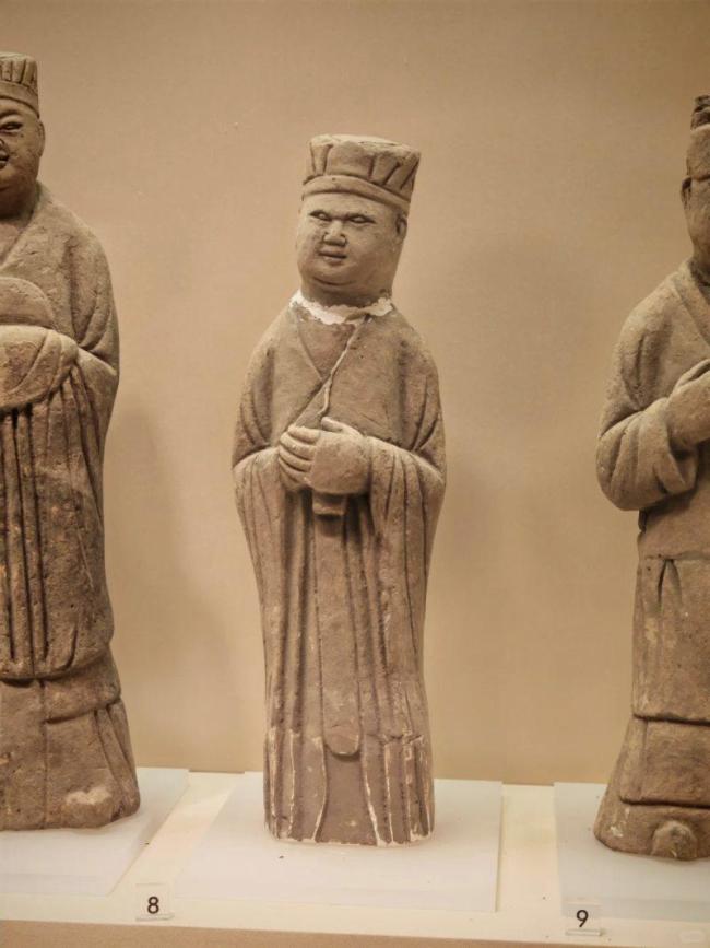 南京博物院一陶俑撞脸郭德纲，院方回应：的确在历史馆展出