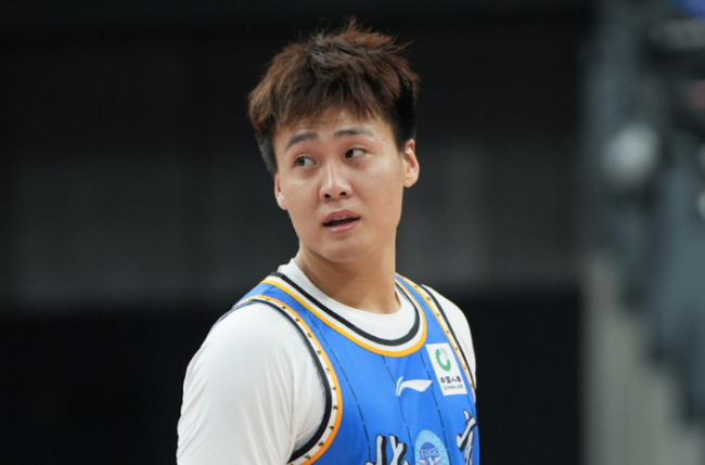 赵睿就“情绪化回复球迷评论”致歉