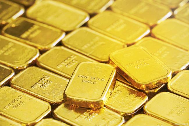 女子斥资近12万买100克黄金 市场暴跌下的抄底行动